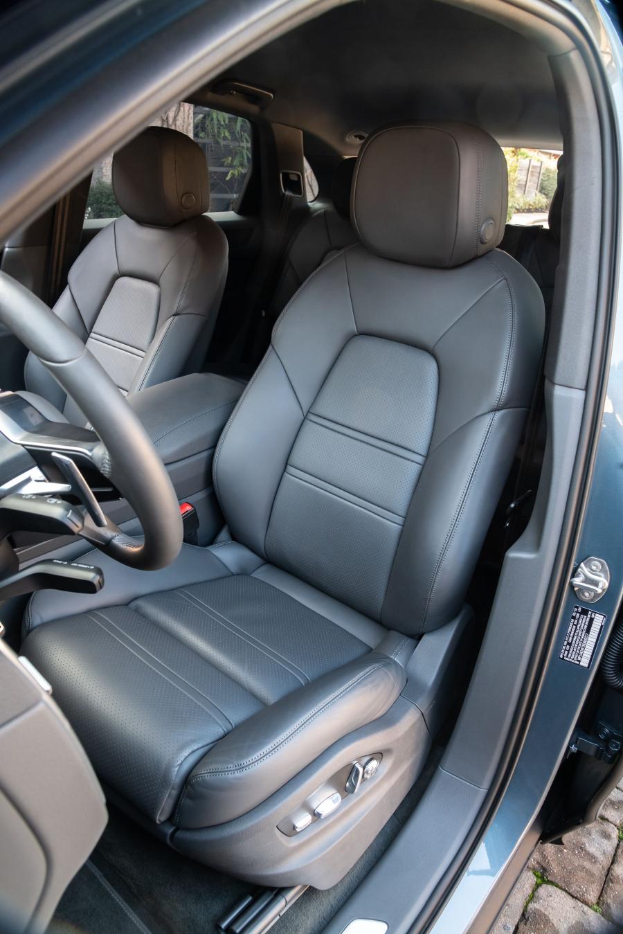 Интерьер Porsche Cayenne (PO536) 2018 года  (NA) (фото 33 из 40)